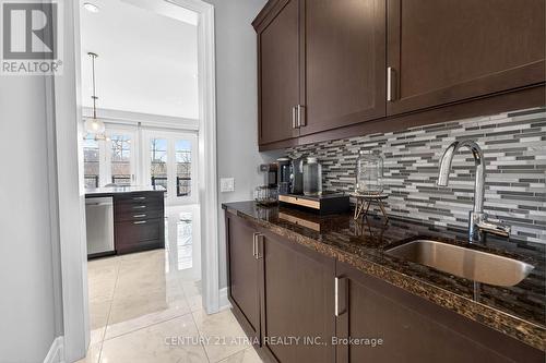 122 Burns Boulevard, King, ON - Indoor Photo Showing Kitchen
