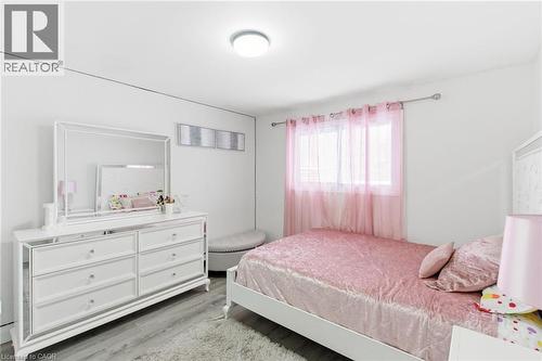 18 Ferrie Street W, Hamilton, ON - Indoor Photo Showing Bedroom