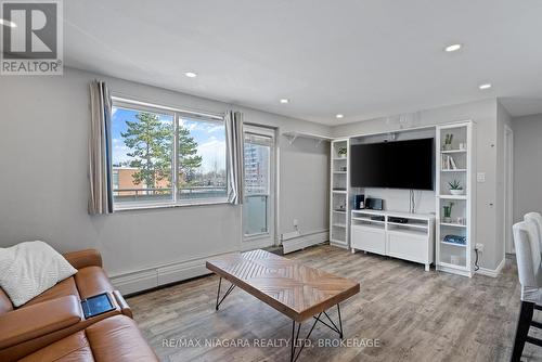 308 - 198 Scott Street, St. Catharines (Fairview), ON - Indoor Photo Showing Living Room