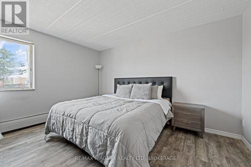 308 - 198 Scott Street, St. Catharines (Fairview), ON - Indoor Photo Showing Bedroom