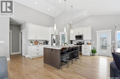 504 Snead Lane, Warman, SK - Indoor Photo Showing Kitchen With Upgraded Kitchen