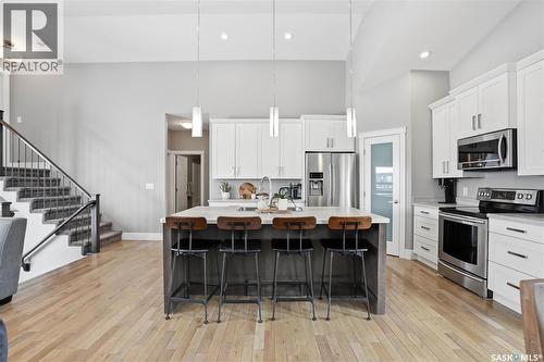 504 Snead Lane, Warman, SK - Indoor Photo Showing Kitchen With Upgraded Kitchen
