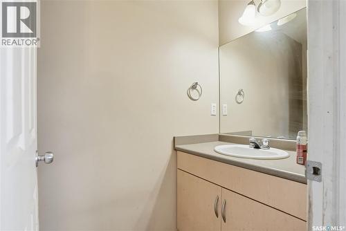 3 802 K Avenue N, Saskatoon, SK - Indoor Photo Showing Bathroom