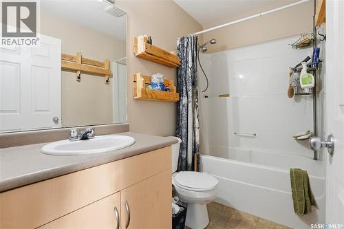3 802 K Avenue N, Saskatoon, SK - Indoor Photo Showing Bathroom