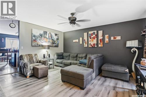 3 802 K Avenue N, Saskatoon, SK - Indoor Photo Showing Living Room
