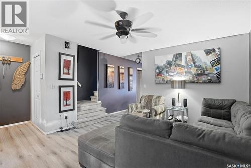 3 802 K Avenue N, Saskatoon, SK - Indoor Photo Showing Living Room