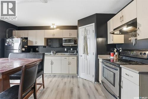 3 802 K Avenue N, Saskatoon, SK - Indoor Photo Showing Kitchen With Double Sink