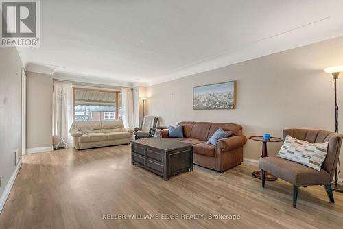 165 Rosewood Road, Hamilton, ON - Indoor Photo Showing Living Room