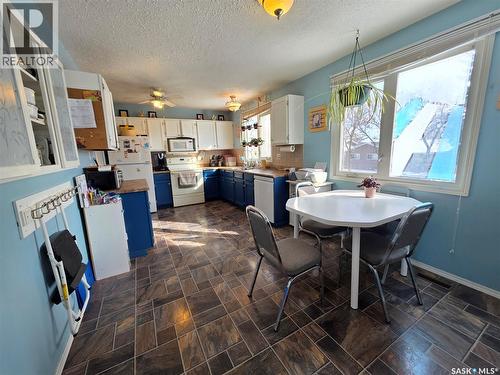 520 Dennis Street, Herbert, SK - Indoor Photo Showing Dining Room