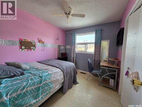 520 Dennis Street, Herbert, SK - Indoor Photo Showing Bedroom