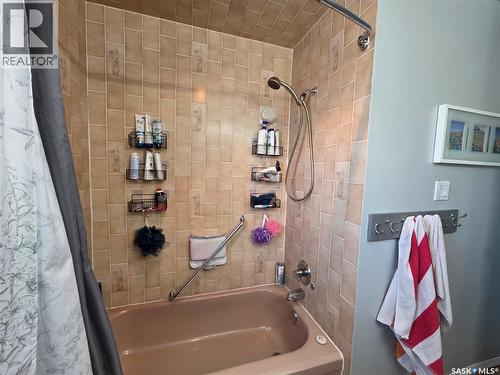520 Dennis Street, Herbert, SK - Indoor Photo Showing Bathroom