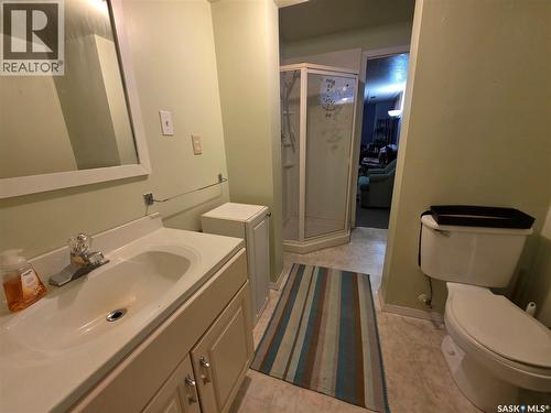 520 Dennis Street, Herbert, SK - Indoor Photo Showing Bathroom