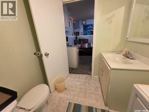 520 Dennis Street, Herbert, SK - Indoor Photo Showing Bathroom