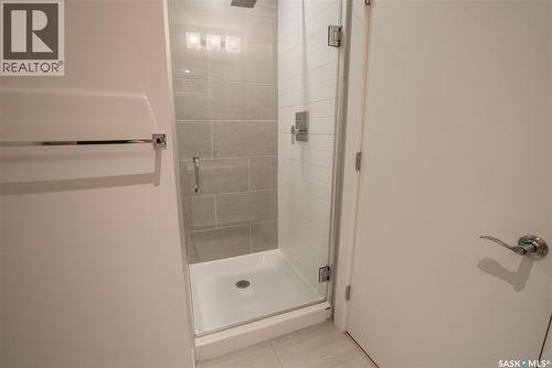 403 409 B Avenue S, Saskatoon, SK - Indoor Photo Showing Bathroom