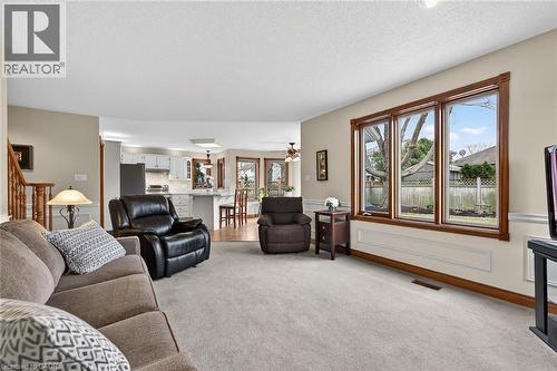 60 Highland Boulevard, Caledonia, ON - Indoor Photo Showing Living Room