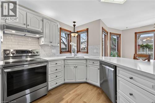 60 Highland Boulevard, Caledonia, ON - Indoor Photo Showing Kitchen