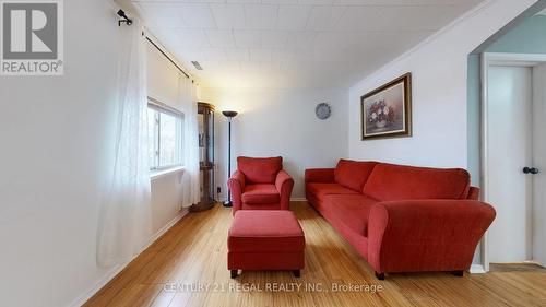 55 Montrave Avenue, Oshawa, ON - Indoor Photo Showing Living Room