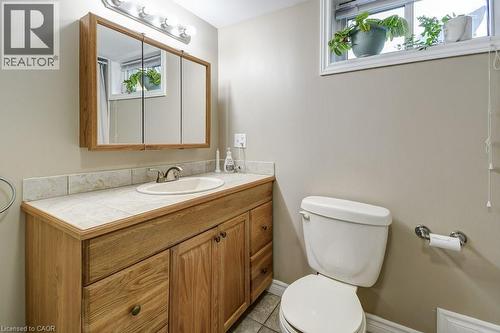 624 Brighton Avenue, Hamilton, ON - Indoor Photo Showing Bathroom
