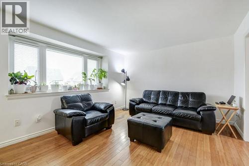 624 Brighton Avenue, Hamilton, ON - Indoor Photo Showing Living Room