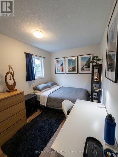 330 Fifth Avenue, Ottawa, ON - Indoor Photo Showing Bedroom