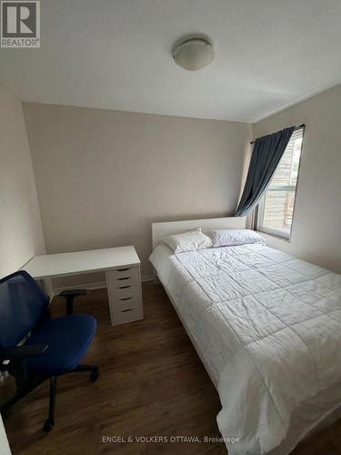 330 Fifth Avenue, Ottawa, ON - Indoor Photo Showing Bedroom