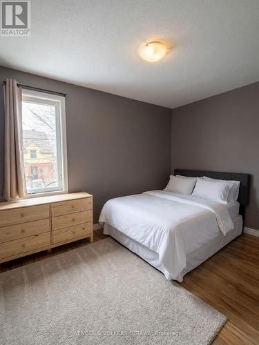 330 Fifth Avenue, Ottawa, ON - Indoor Photo Showing Bedroom