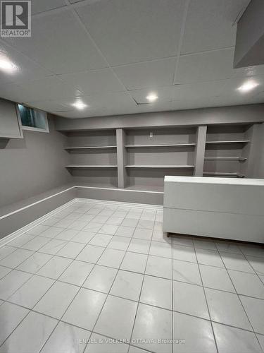 330 Fifth Avenue, Ottawa, ON - Indoor