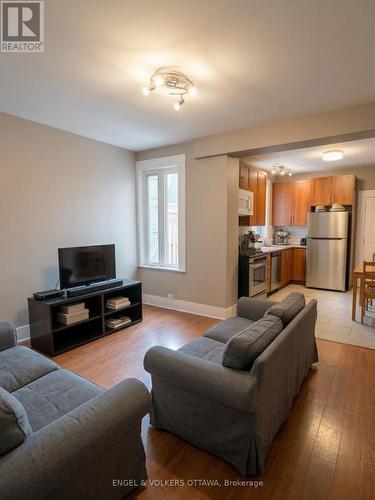 330 Fifth Avenue, Ottawa, ON - Indoor Photo Showing Living Room