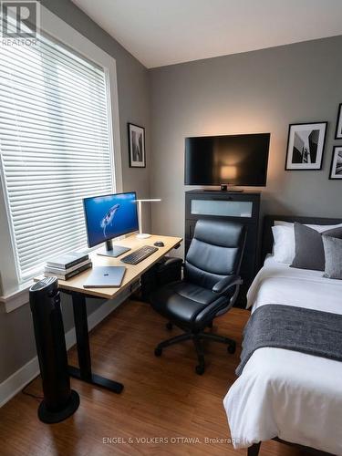 330 Fifth Avenue, Ottawa, ON - Indoor Photo Showing Office