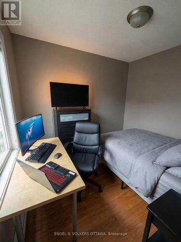 330 Fifth Avenue, Ottawa, ON - Indoor Photo Showing Bedroom