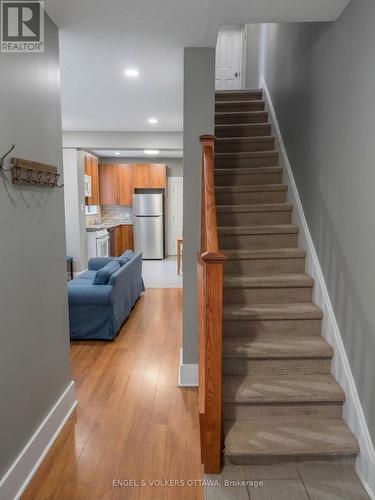 330 Fifth Avenue, Ottawa, ON - Indoor Photo Showing Other Room