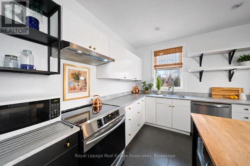 215 Ferguson Avenue S, Hamilton, ON - Indoor Photo Showing Kitchen