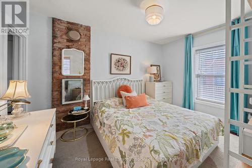 215 Ferguson Avenue S, Hamilton, ON - Indoor Photo Showing Bedroom