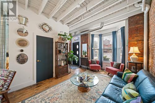 215 Ferguson Avenue S, Hamilton, ON - Indoor Photo Showing Living Room