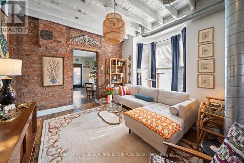 215 Ferguson Avenue S, Hamilton, ON - Indoor