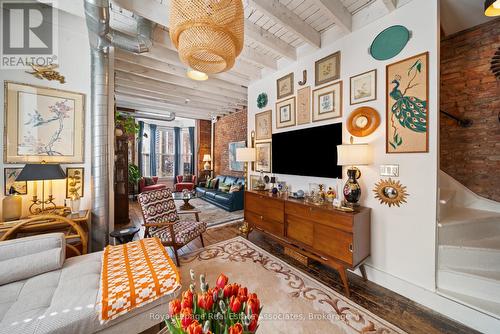 215 Ferguson Avenue S, Hamilton, ON - Indoor