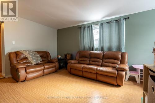 1005 Third Street E, Cornwall, ON - Indoor Photo Showing Living Room