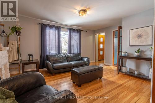 1005 Third Street E, Cornwall, ON - Indoor Photo Showing Living Room
