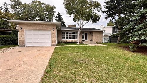 11 Meadowlark Place, Winnipeg, MB - Outdoor