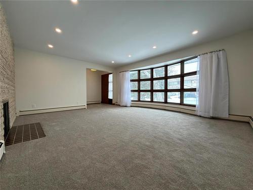 11 Meadowlark Place, Winnipeg, MB - Indoor Photo Showing Other Room
