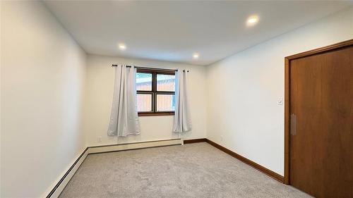 11 Meadowlark Place, Winnipeg, MB - Indoor Photo Showing Other Room