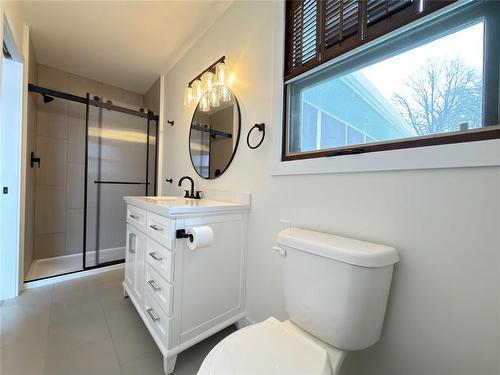 11 Meadowlark Place, Winnipeg, MB - Indoor Photo Showing Bathroom