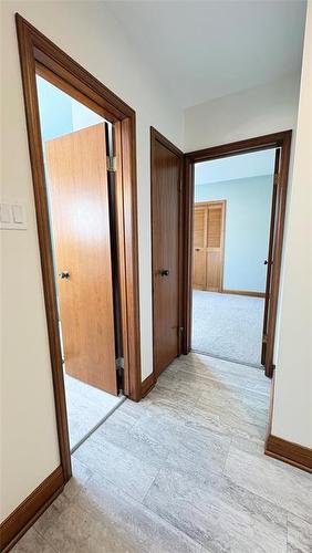 11 Meadowlark Place, Winnipeg, MB - Indoor Photo Showing Other Room