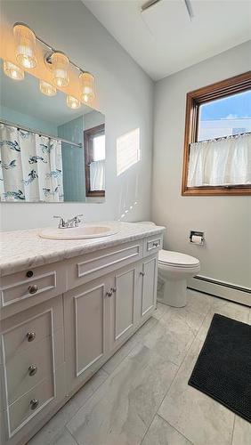 11 Meadowlark Place, Winnipeg, MB - Indoor Photo Showing Bathroom