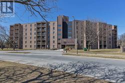 215 - 17 ELDON HALL PLACE  Kingston (Central City West), ON K7M 7H5