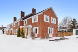 2994 Rue Berthier  Saguenay (Jonquière), QC G7S 2J5