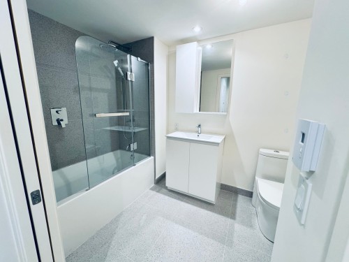 Bathroom - 810-360 Rue Mayor, Montréal (Ville-Marie), QC - Indoor Photo Showing Bathroom