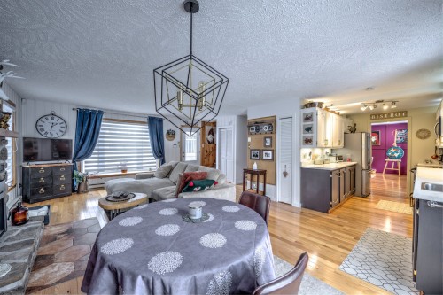 Coin-repas - 116 Av. De La Vallée, Saint-Sauveur, QC - Indoor Photo Showing Other Room