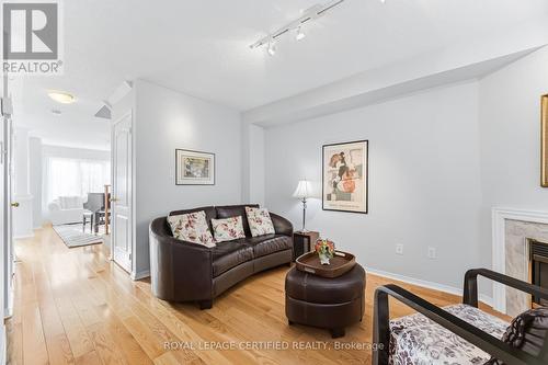 3478 Covent Crescent, Mississauga, ON - Indoor Photo Showing Living Room