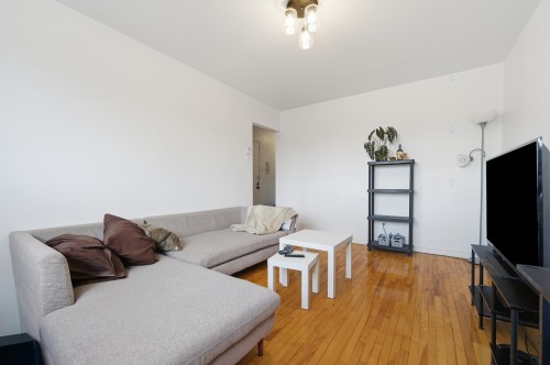 Salon - 2-3445 Rue Hochelaga, Montréal (Mercier/Hochelaga-Maisonneuve), QC - Indoor